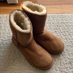 UGG short chestnut women’s size 8